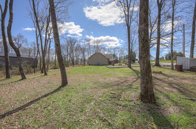 980 White Rd, Portland, TN 37148