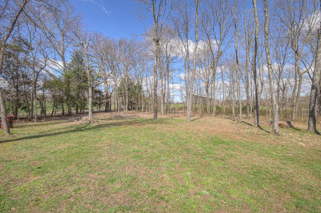 980 White Rd, Portland, TN 37148