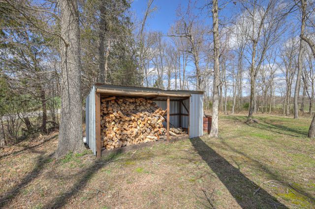 980 White Rd, Portland, TN 37148