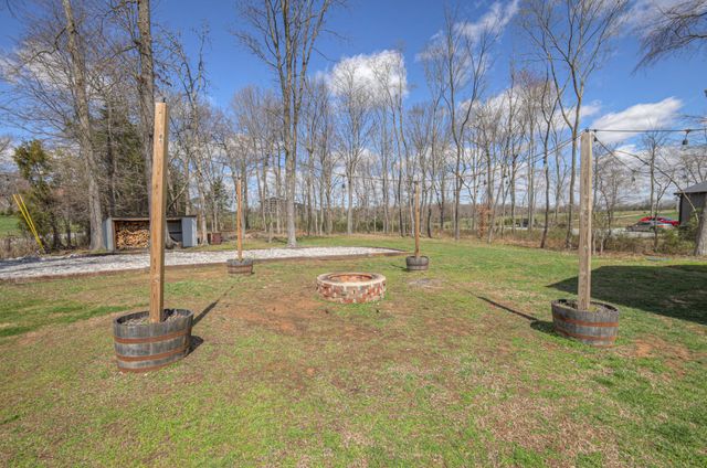 980 White Rd, Portland, TN 37148