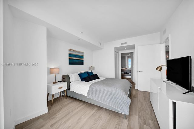 1300 S Miami Ave 4402, Miami, FL 33130