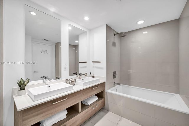 1300 S Miami Ave 4402, Miami, FL 33130