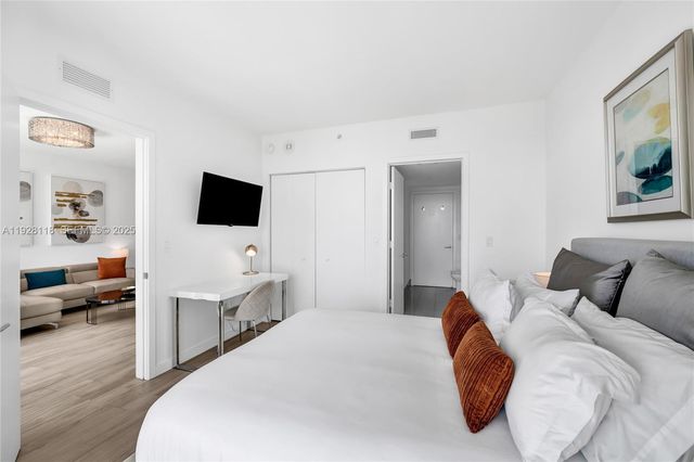 1300 S Miami Ave 4402, Miami, FL 33130