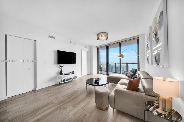 1300 S Miami Ave 4402, Miami, FL 33130