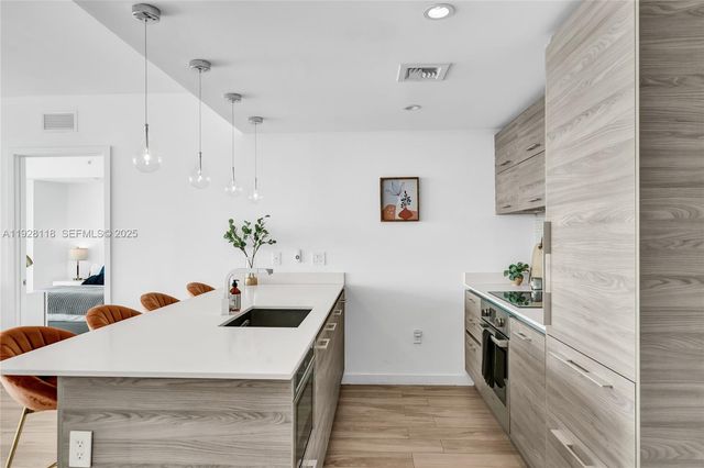 1300 S Miami Ave 4402, Miami, FL 33130