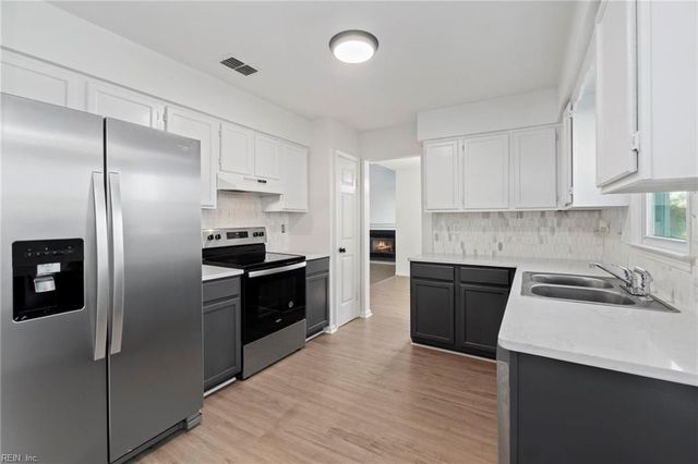 1709 Da Vinci DR, Virginia Beach, VA 23454