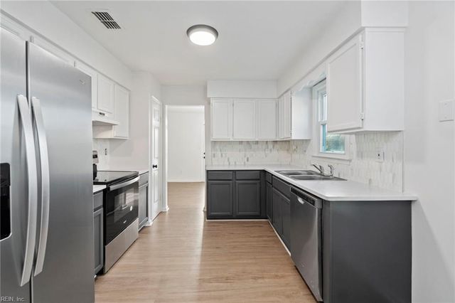 1709 Da Vinci DR, Virginia Beach, VA 23454