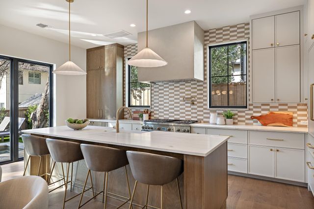 2705 Warren ST, Austin, TX 78703