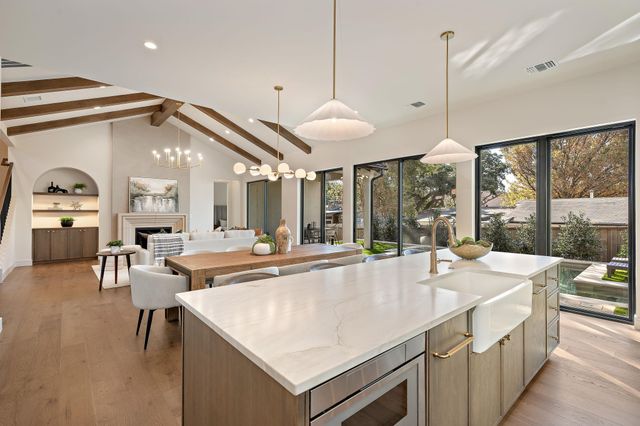 2705 Warren ST, Austin, TX 78703