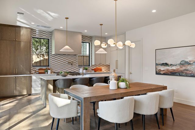 2705 Warren ST, Austin, TX 78703