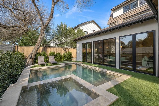 2705 Warren ST, Austin, TX 78703