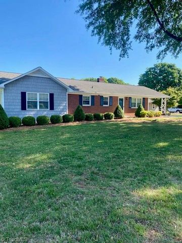 131 Parsonage Drive, Advance, NC 27006