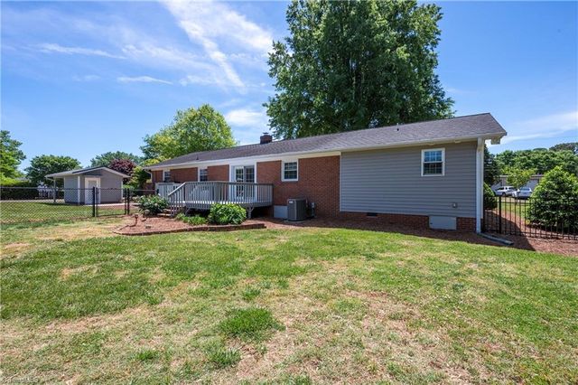 131 Parsonage Drive, Advance, NC 27006