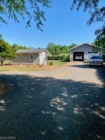 131 Parsonage Drive, Advance, NC 27006