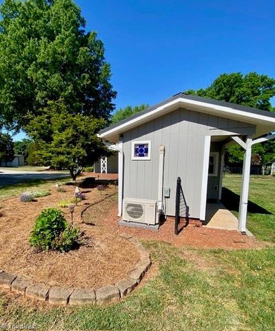 131 Parsonage Drive, Advance, NC 27006