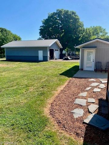 131 Parsonage Drive, Advance, NC 27006