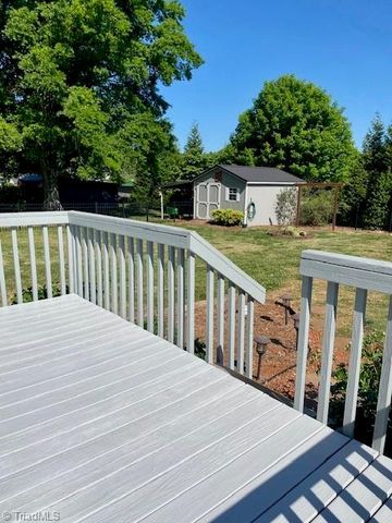 131 Parsonage Drive, Advance, NC 27006