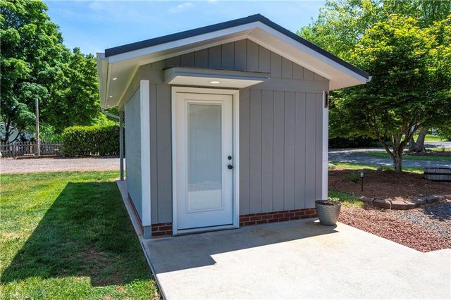 131 Parsonage Drive, Advance, NC 27006