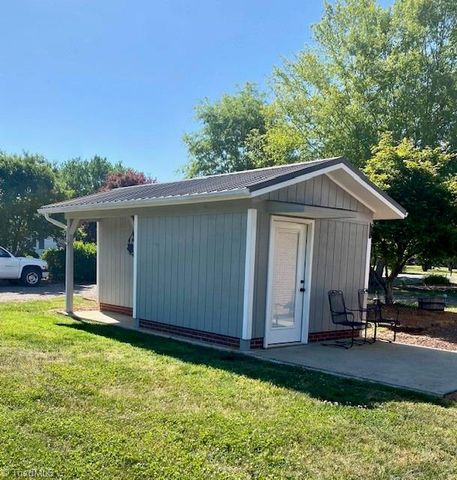 131 Parsonage Drive, Advance, NC 27006