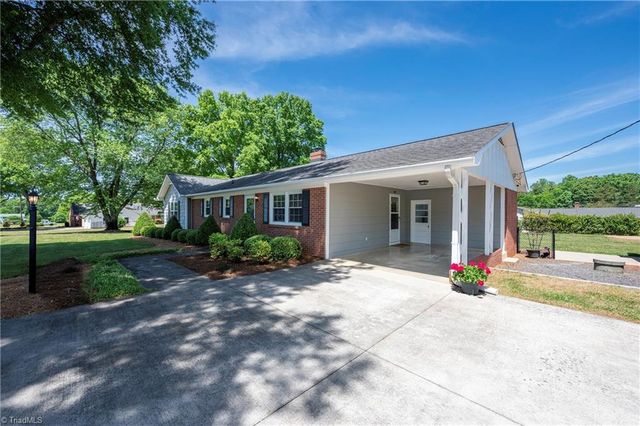 131 Parsonage Drive, Advance, NC 27006