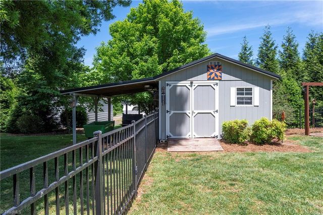 131 Parsonage Drive, Advance, NC 27006