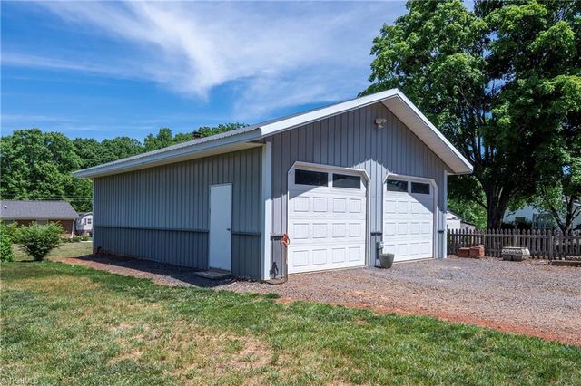 131 Parsonage Drive, Advance, NC 27006