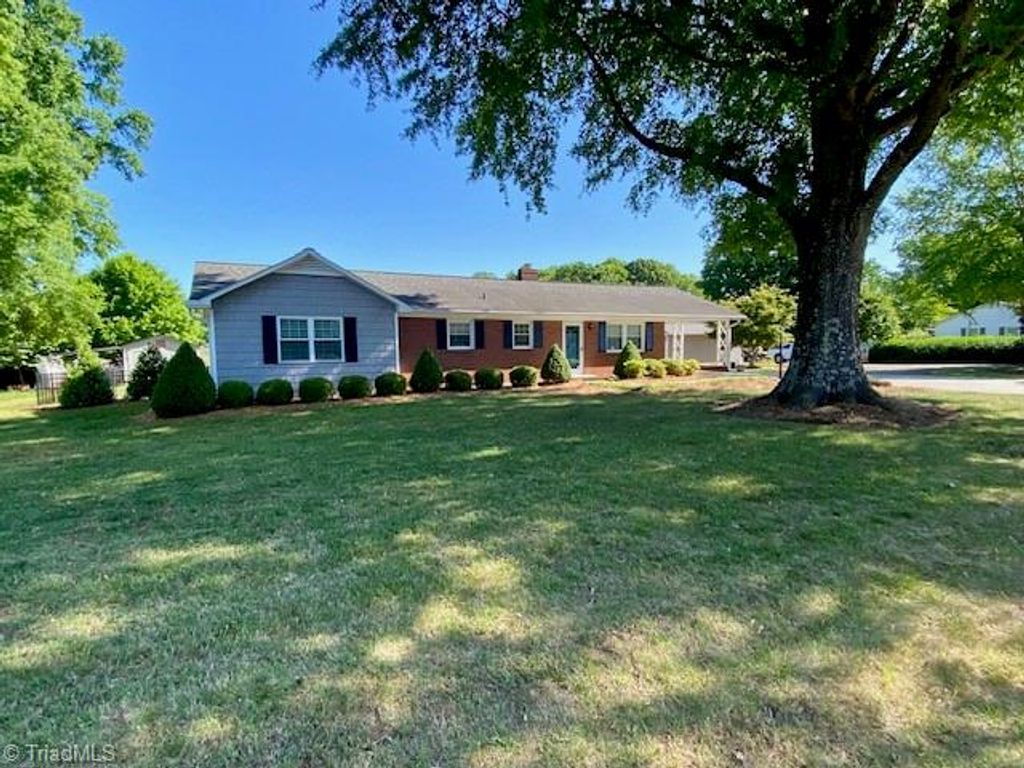 131 Parsonage Drive, Advance, NC 27006