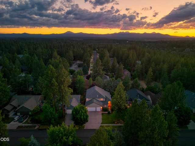 19870 Powers Road, Bend, OR 97702
