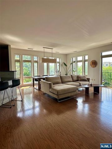 4425 Riverview Avenue 425, Englewood, NJ 07631