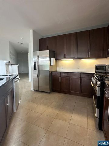 4425 Riverview Avenue 425, Englewood, NJ 07631