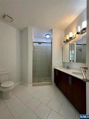 4425 Riverview Avenue 425, Englewood, NJ 07631