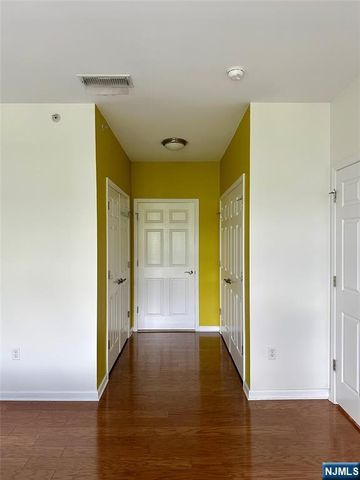 4425 Riverview Avenue 425, Englewood, NJ 07631