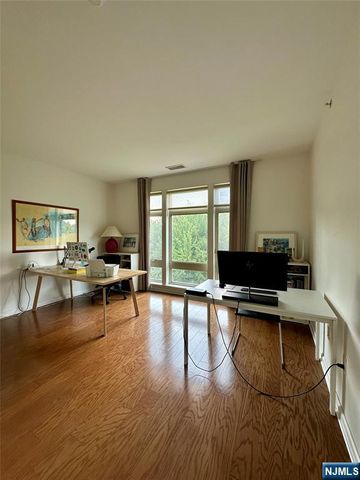 4425 Riverview Avenue 425, Englewood, NJ 07631