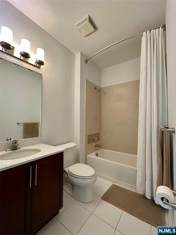 4425 Riverview Avenue 425, Englewood, NJ 07631