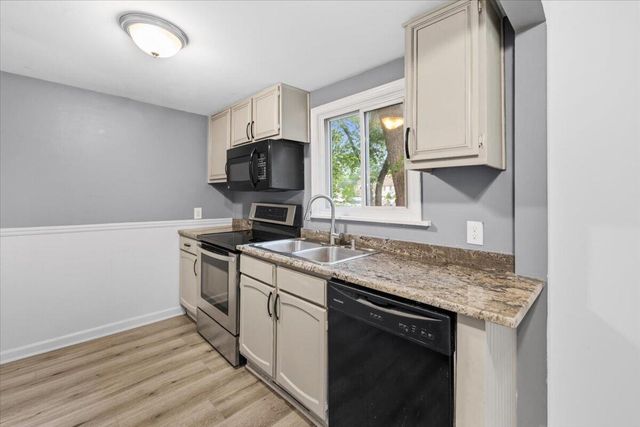 9535 Listeria Street, Commerce Twp, MI 48382