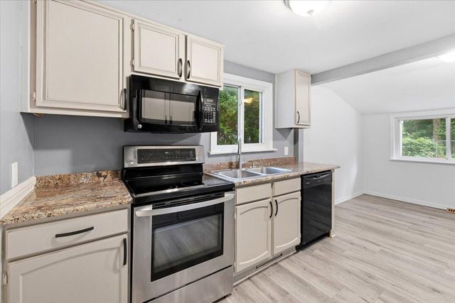 9535 Listeria Street, Commerce Twp, MI 48382