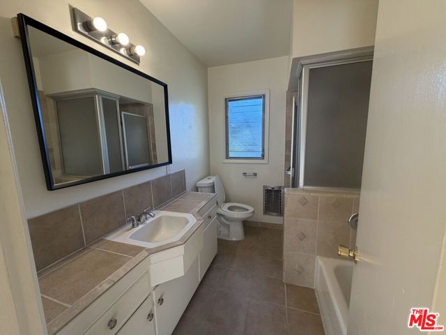 742 S Plymouth Boulevard 3, Los Angeles, CA 90005