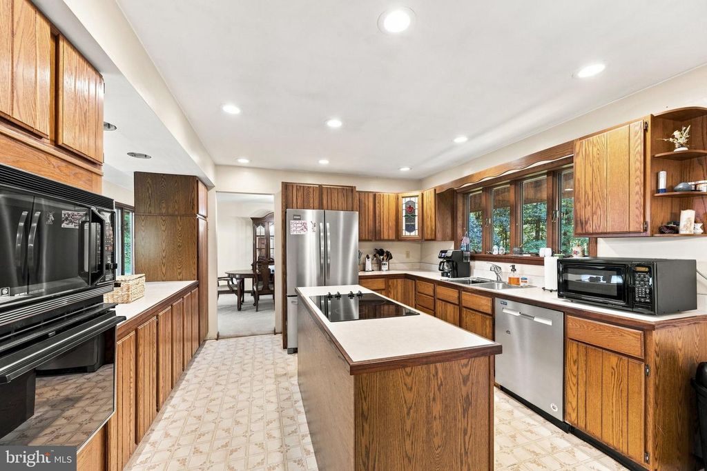 Image 19 of property listing at 1652 POTTSTOWN PIKE, Glenmoore, PA 19343