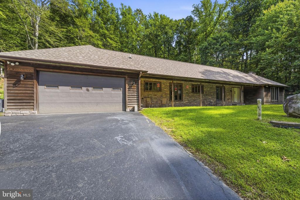 Image 2 of property listing at 1652 POTTSTOWN PIKE, Glenmoore, PA 19343