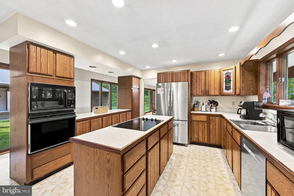 Image 20 of property listing at 1652 POTTSTOWN PIKE, Glenmoore, PA 19343