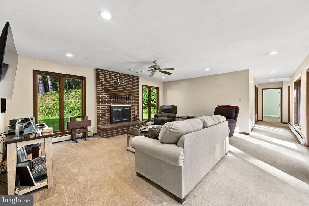 Image 26 of property listing at 1652 POTTSTOWN PIKE, Glenmoore, PA 19343