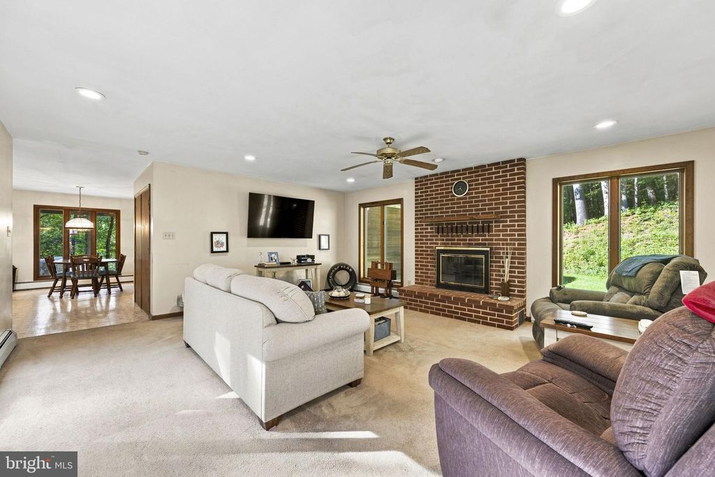 Image 27 of property listing at 1652 POTTSTOWN PIKE, Glenmoore, PA 19343
