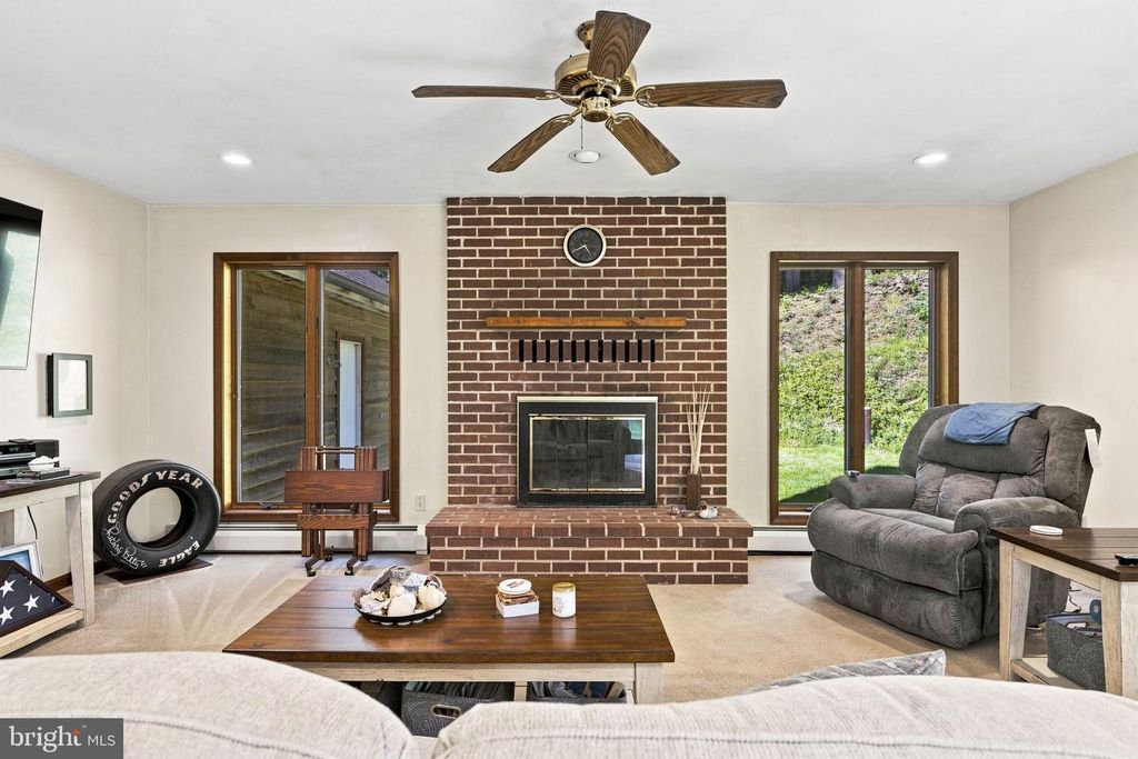 Image 29 of property listing at 1652 POTTSTOWN PIKE, Glenmoore, PA 19343