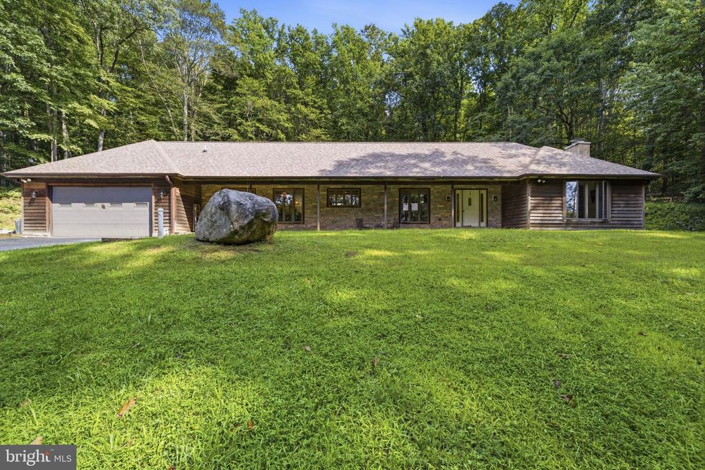 Image 3 of property listing at 1652 POTTSTOWN PIKE, Glenmoore, PA 19343
