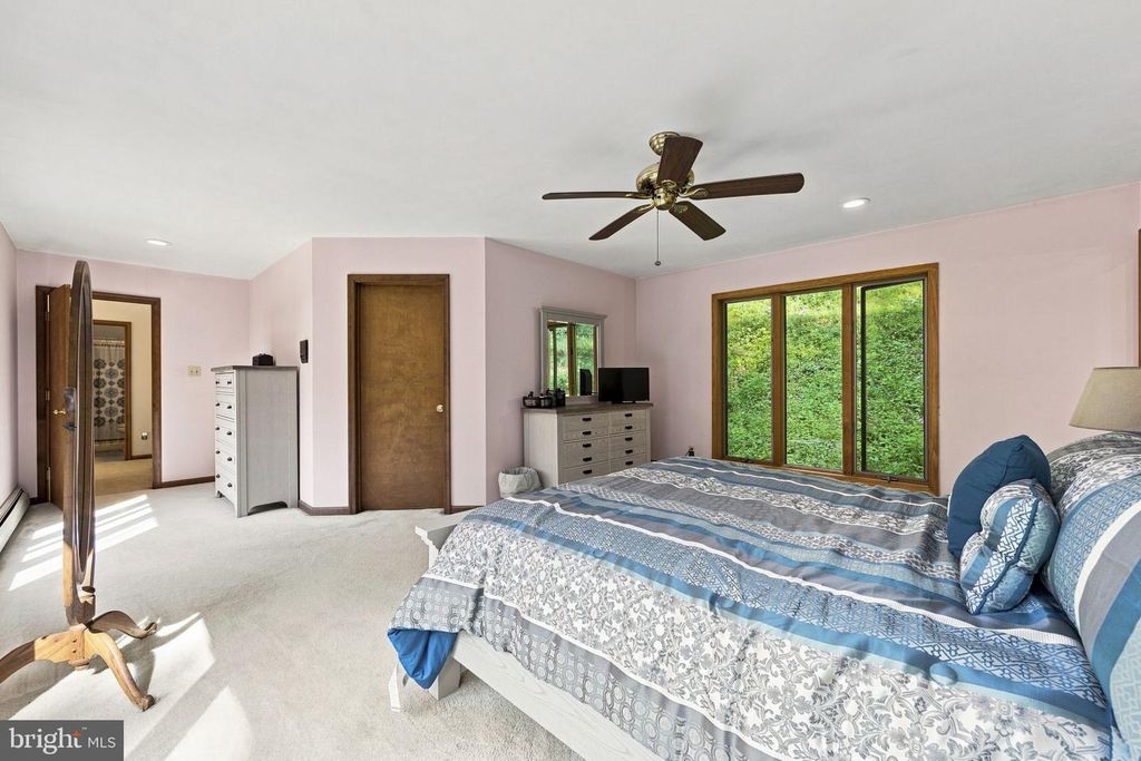 Image 31 of property listing at 1652 POTTSTOWN PIKE, Glenmoore, PA 19343