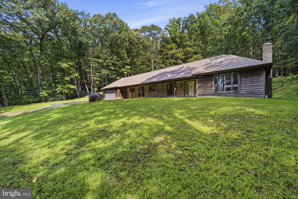 Image 4 of property listing at 1652 POTTSTOWN PIKE, Glenmoore, PA 19343