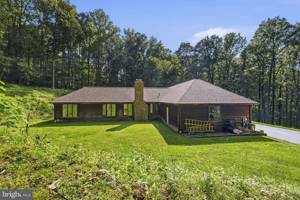 Image 5 of property listing at 1652 POTTSTOWN PIKE, Glenmoore, PA 19343