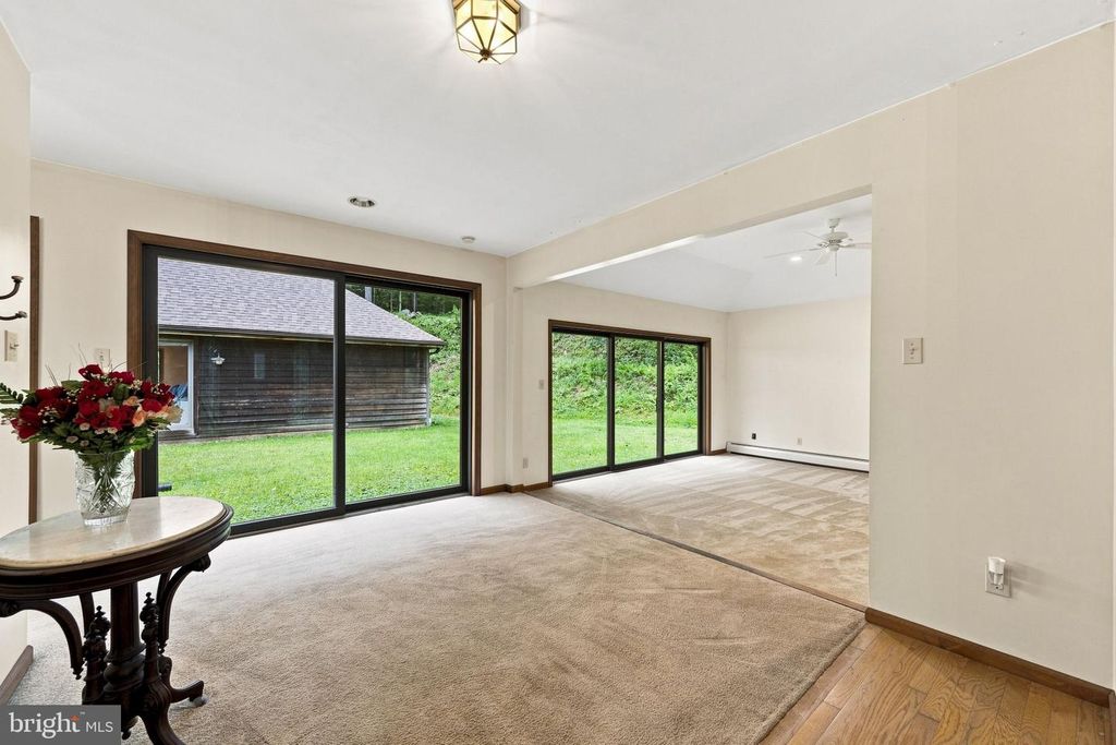 Image 6 of property listing at 1652 POTTSTOWN PIKE, Glenmoore, PA 19343