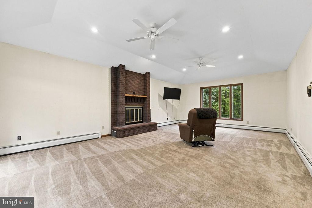 Image 9 of property listing at 1652 POTTSTOWN PIKE, Glenmoore, PA 19343