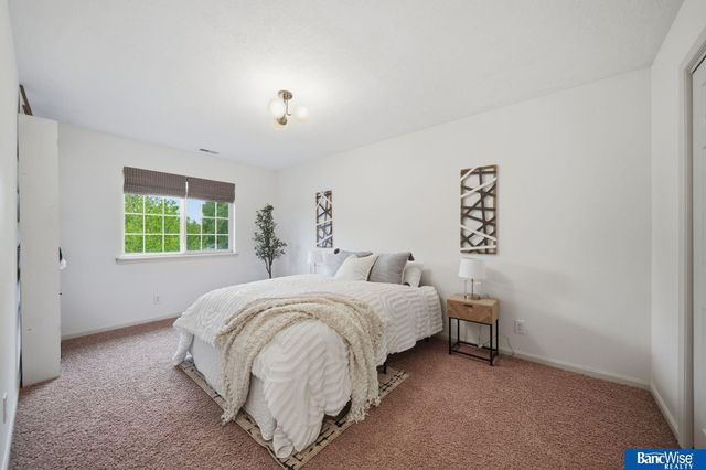 5952 Thompson Creek Boulevard, Lincoln, NE 68516